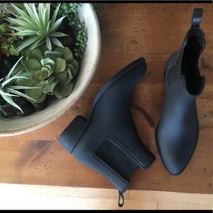 NWOT Jeffrey Campbell - matte chelsea rain booties